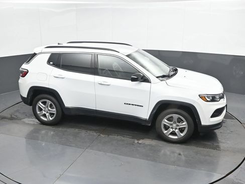 Used 2023 Jeep Compass Latitude image 33