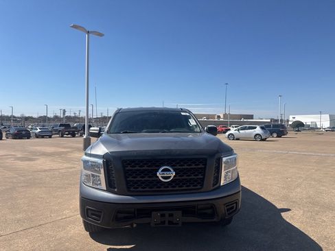 Used 2019 Nissan Titan S image 4