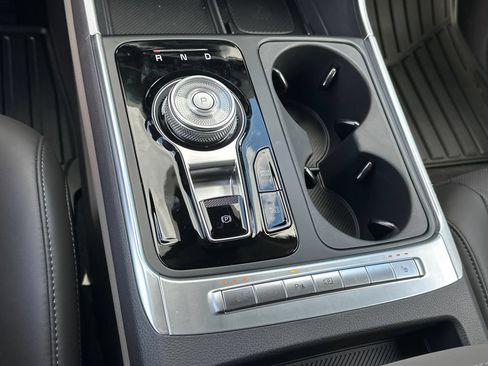 Certified 2026 Kia Carnival EX FWD image 28