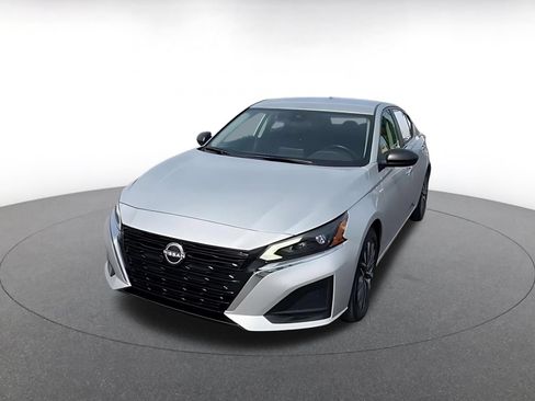 Used 2025 Nissan Altima 2.5 SV FWD image 5