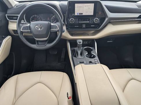 Used 2023 Toyota Highlander XLE FWD image 20