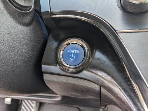 Used 2018 Toyota Avalon Limited FWD image 29