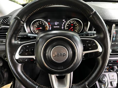 Used 2017 Jeep Compass Limited w/ Navigation Group AWD/4WD image 25
