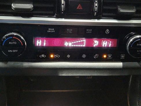 Used 2022 Nissan Pathfinder SL image 22