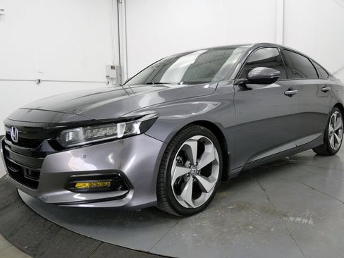 Used 2020 Honda Accord Touring image 3