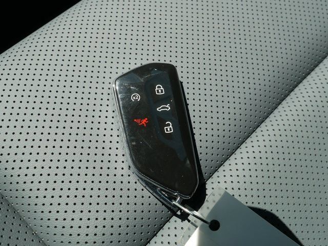 Certified 2025 Volkswagen Tiguan SE AWD/4WD image 36