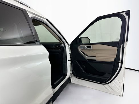 Used 2021 Ford Explorer Limited image 34