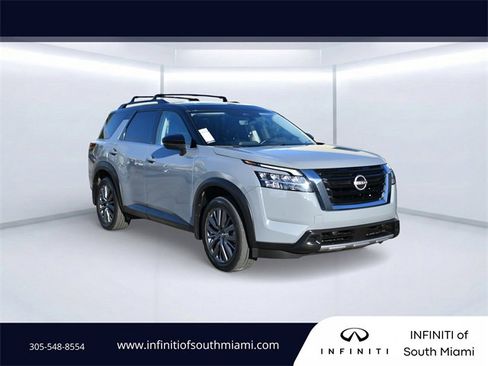 Used 2023 Nissan Pathfinder SL w/ SL Premium Package image 3