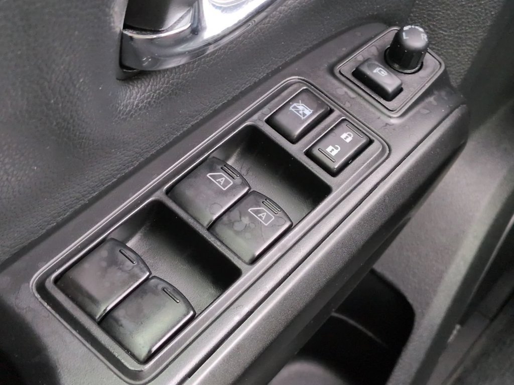 Used 2023 Nissan Titan PRO-4X w/ Pro-4x Convenience Package AWD/4WD image 25