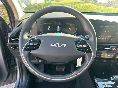 Used 2025 Kia Niro LX FWD image 14