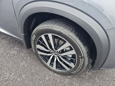 Used 2025 Nissan Pathfinder Platinum image 12