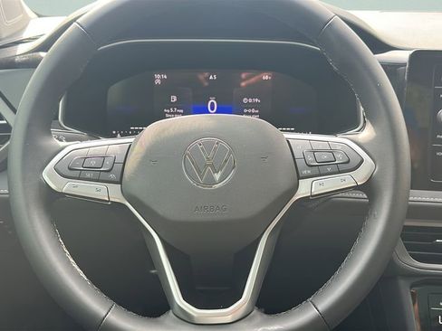New 2026 Volkswagen Taos SE image 14
