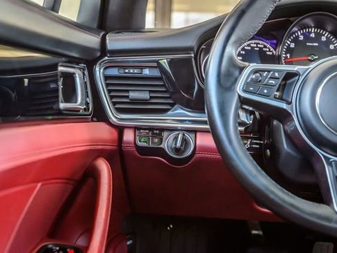 Used 2020 Porsche Panamera image 26