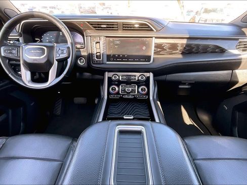 Used 2024 GMC Yukon XL Denali image 15