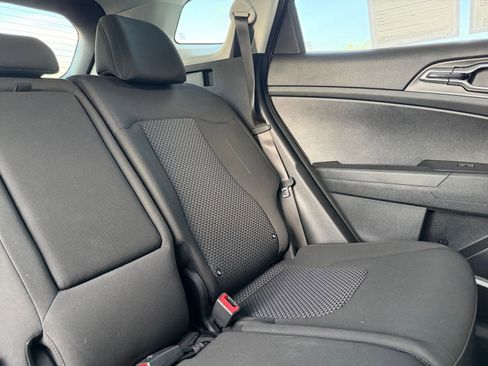 Used 2025 Kia Sportage LX AWD/4WD image 36