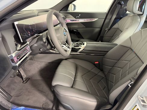 Used 2026 BMW 760i xDrive w/ Executive Package AWD/4WD image 5
