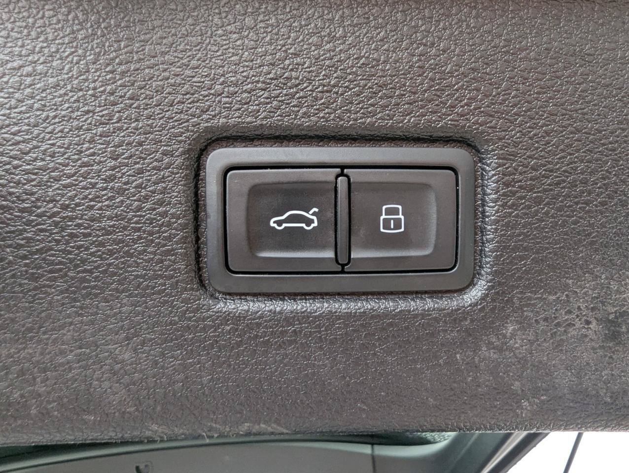 Used 2018 Audi Q7 3.0T Prestige AWD/4WD image 28