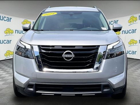 Used 2024 Nissan Pathfinder SV AWD/4WD image 2