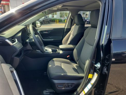 Used 2019 Toyota RAV4 XLE image 13