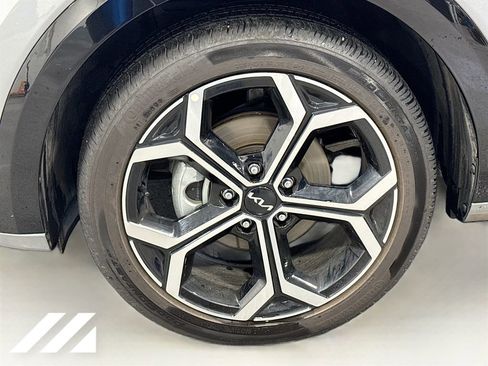 Used 2024 Kia Niro EX Touring FWD image 31