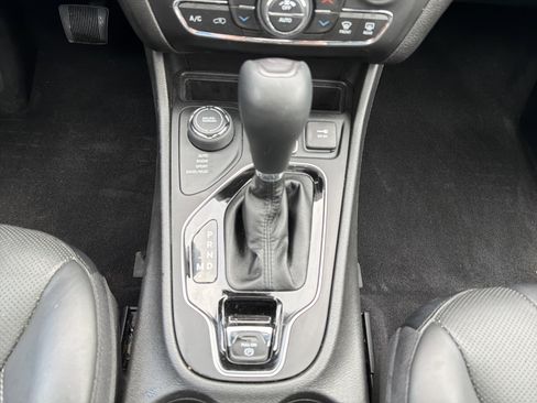 Used 2021 Jeep Cherokee Limited image 23