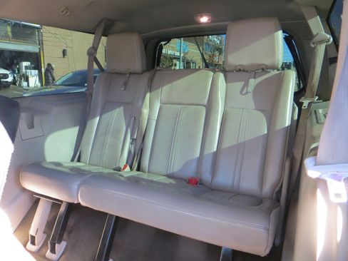 Used 2017 Lincoln Navigator L Select image 22