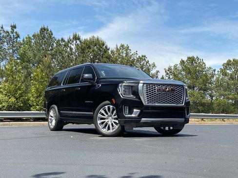 Used 2023 GMC Yukon XL Denali AWD/4WD image 2