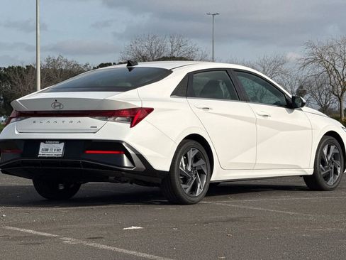 New 2026 Hyundai Elantra Limited image 4