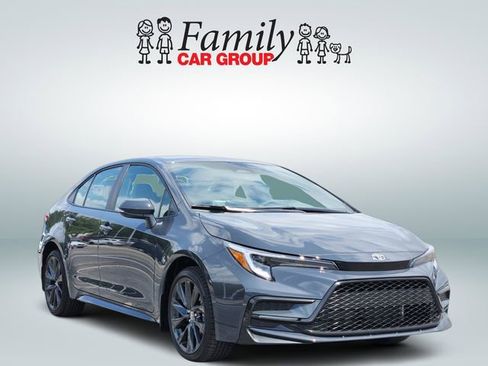 Used 2026 Toyota Corolla SE FWD image 2