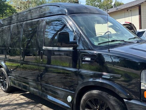 Used 2021 Chevrolet Express 2500 LS w/ Enhanced Convenience Package RWD image 3
