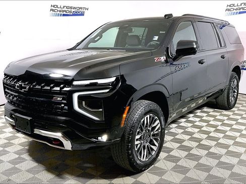 Used 2025 Chevrolet Suburban Z71 image 1