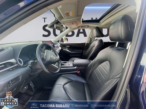 Used 2021 Toyota Highlander XLE AWD/4WD image 10