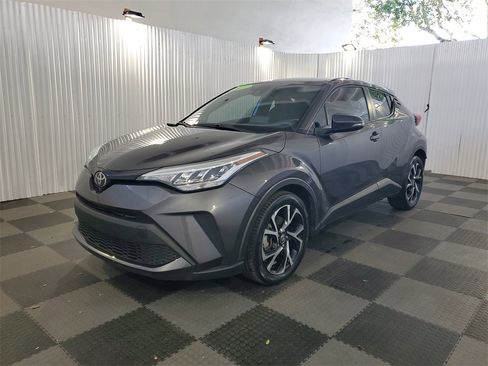 Used 2021 Toyota C-HR XLE image 3