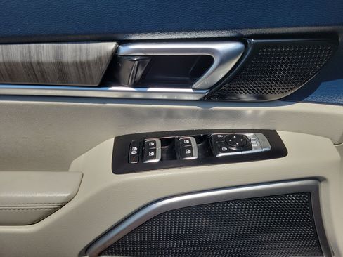 Used 2024 Kia Telluride EX w/ EX Captain's Chair Package FWD image 7