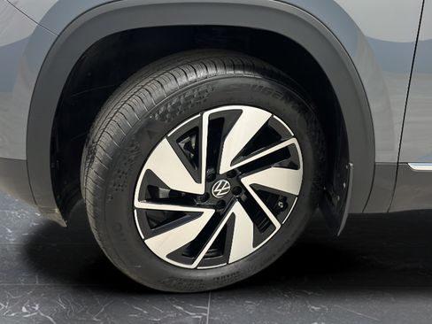 Used 2025 Volkswagen Atlas SEL AWD/4WD image 38