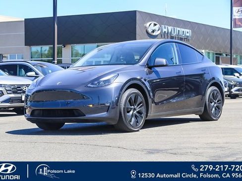 Used 2024 Tesla Model Y Long Range AWD/4WD image 1
