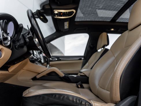 Used 2017 Porsche Cayenne S image 22