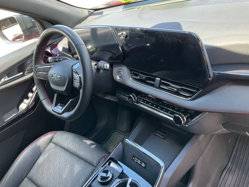 Used 2025 Chevrolet Equinox RS w/ Safety and Technology Package AWD/4WD image 11
