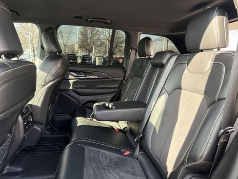 Used 2023 Jeep Grand Cherokee Altitude image 31