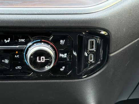 Used 2022 GMC Sierra 1500 SLT w/ SLT Convenience Package AWD/4WD image 26