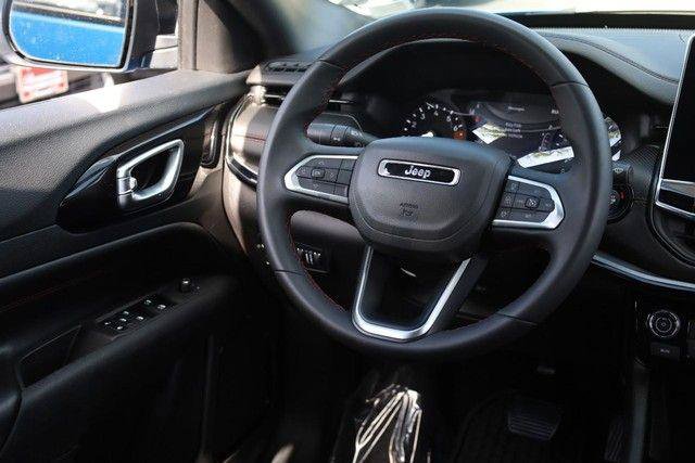 Used 2025 Jeep Compass Trailhawk AWD/4WD image 23