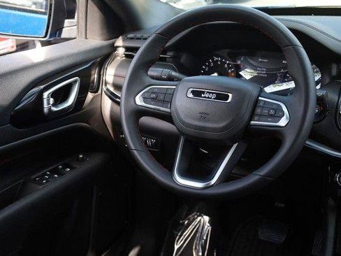 Used 2025 Jeep Compass Trailhawk AWD/4WD image 23