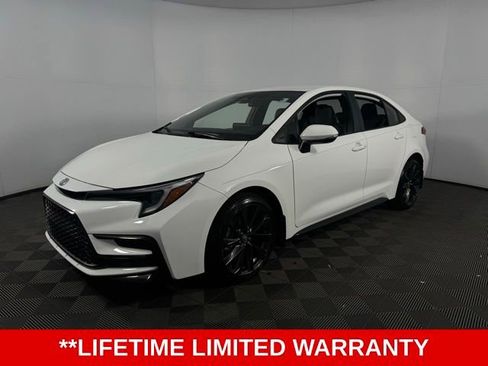 Used 2026 Toyota Corolla SE image 3