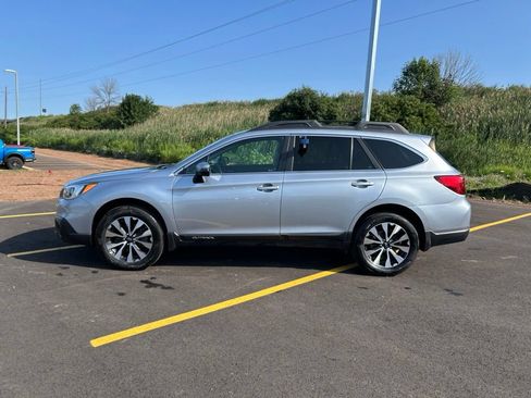 Used 2016 Subaru Outback 2.5i Limited AWD/4WD image 9