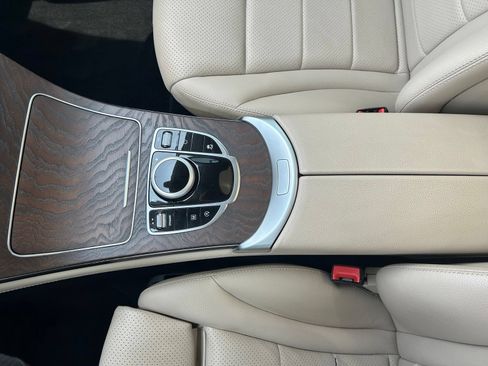 Used 2019 Mercedes-Benz GLC 300 4MATIC image 19