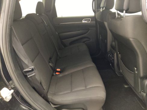 Used 2018 Jeep Grand Cherokee Laredo AWD/4WD image 19