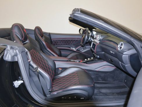 Used 2017 Ferrari California T image 40