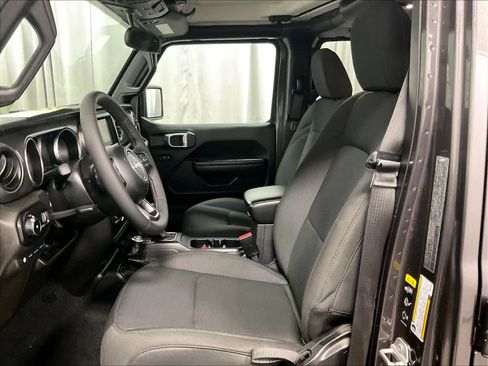 Used 2023 Jeep Wrangler Unlimited w/ Cold Weather Group image 10