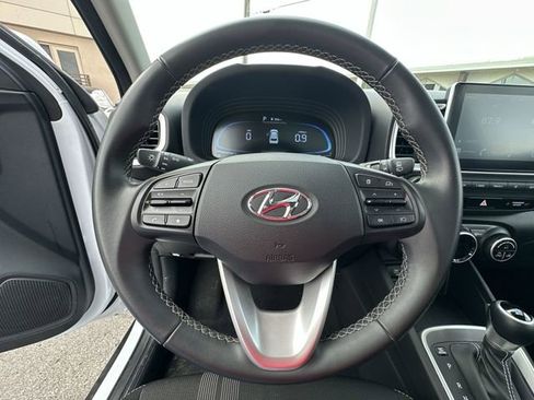 Used 2025 Hyundai Venue SEL image 30