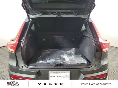 New 2026 Volvo XC40 B5 Core image 9